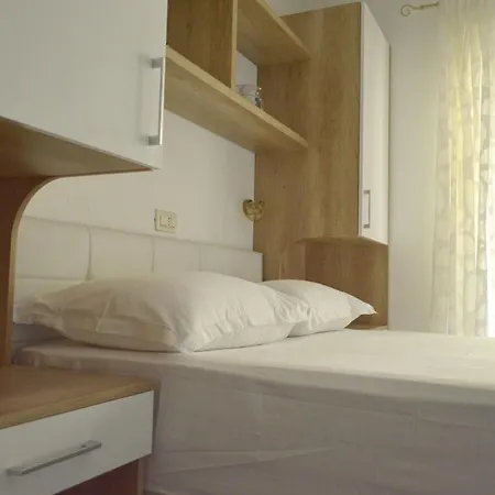 5 Apartment Promajna