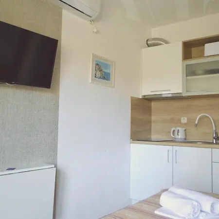 5 Apartment Promajna