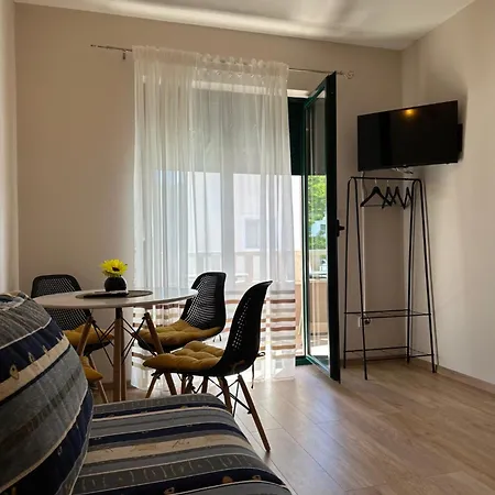 5 Apartment *