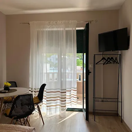 5 Apartment Promajna