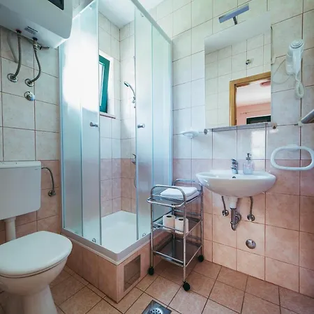 Apartment 5 Promajna