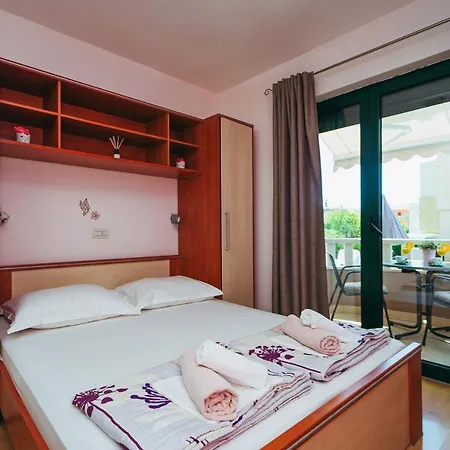 5 Apartment Promajna