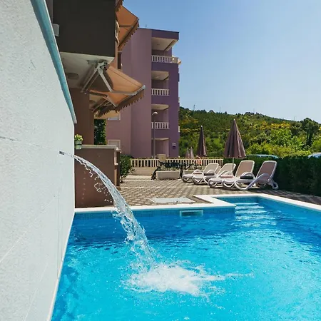 Apartment 5 *