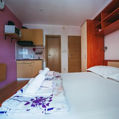 Apartment 5 Promajna