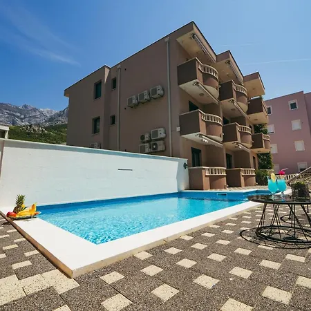 Apartment 5 *