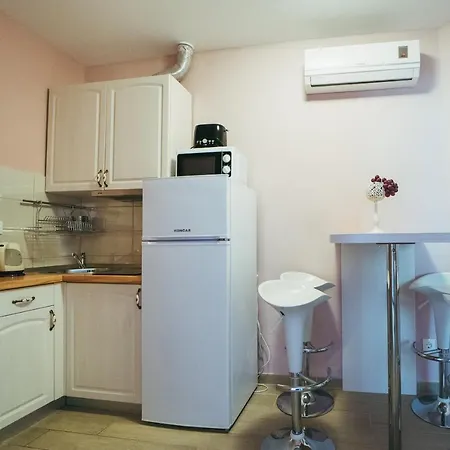 5 Apartment *